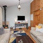 Lake Lodge *